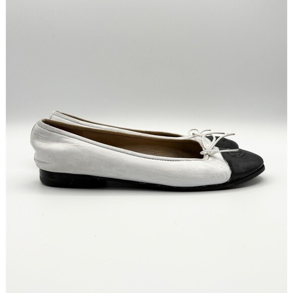 Chanel Ballet Flats White & Black Bi-Color Leather Cap Toe CC Logo Sz EU 36.5 - Picture 4 of 13